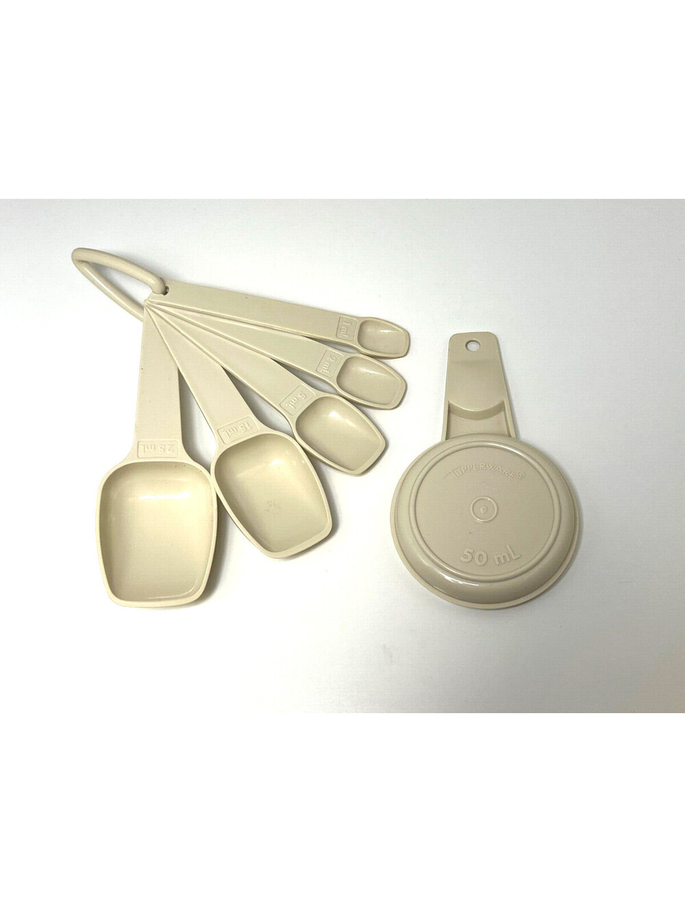 Tupperware Measuring Cups 1565-2, 1570-2. 1569-2, 1568-2, 1567-2, 1566-2 Vintage